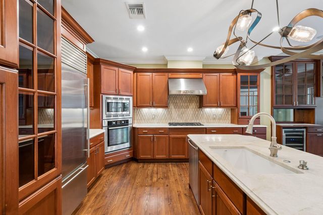 36 Prioleau O, Charleston, SC 29401