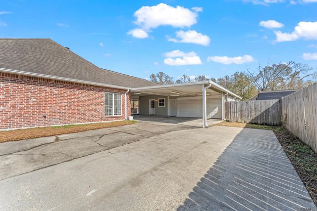 11328 Shelly St, St Amant, LA 70774