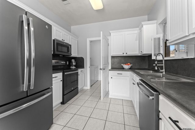 11328 Shelly St, St Amant, LA 70774