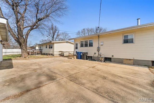 770 Kostka Lane, Florissant, MO 63031