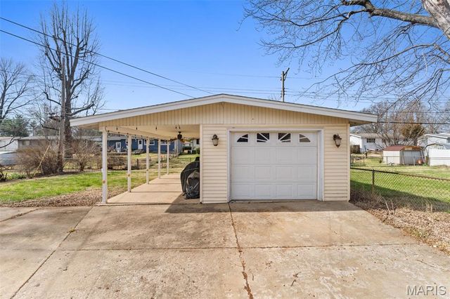 770 Kostka Lane, Florissant, MO 63031