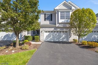 39 Schweinberg Dr, Roseland Boro, NJ 07068