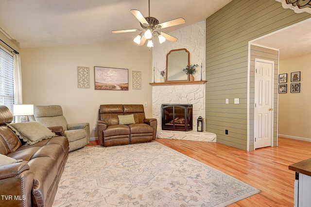 166 Nicole Drive, Mount Carmel, TN 37645