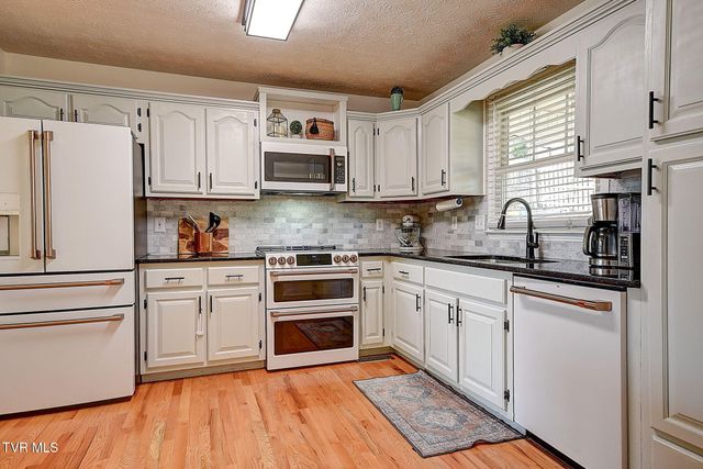 166 Nicole Drive, Mount Carmel, TN 37645