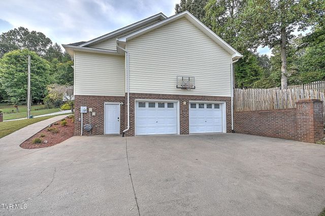 166 Nicole Drive, Mount Carmel, TN 37645