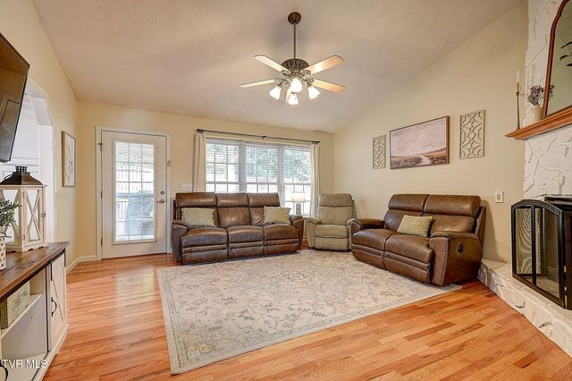 166 Nicole Drive, Mount Carmel, TN 37645