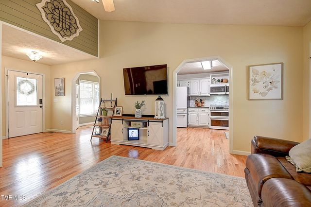 166 Nicole Drive, Mount Carmel, TN 37645