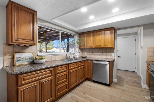 621 W Broadway Ave, Meridian, ID 83642