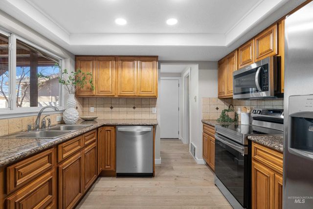 621 W Broadway Ave, Meridian, ID 83642