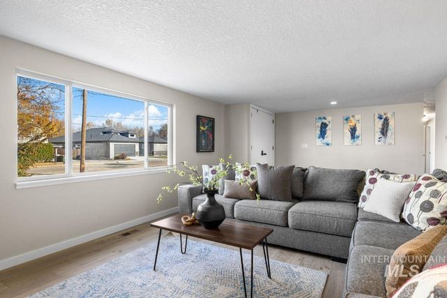 621 W Broadway Ave, Meridian, ID 83642