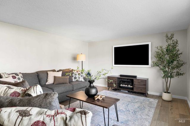 621 W Broadway Ave, Meridian, ID 83642