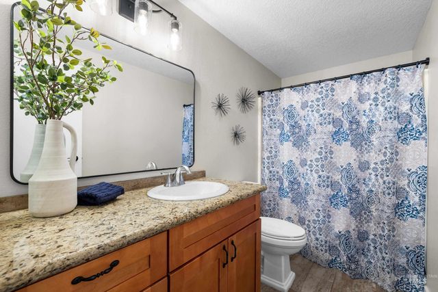 621 W Broadway Ave, Meridian, ID 83642