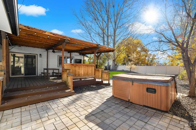 621 W Broadway Ave, Meridian, ID 83642