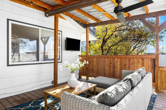 621 W Broadway Ave, Meridian, ID 83642