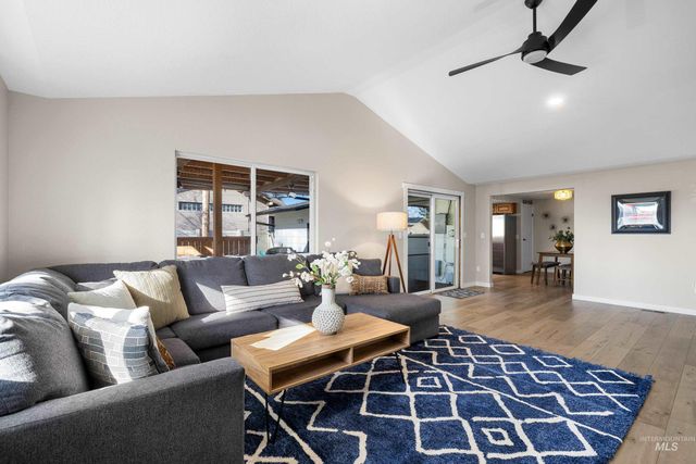 621 W Broadway Ave, Meridian, ID 83642