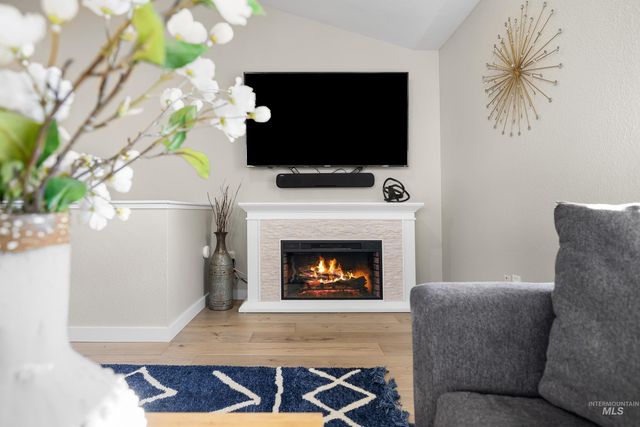 621 W Broadway Ave, Meridian, ID 83642