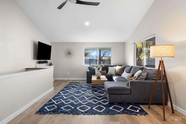 621 W Broadway Ave, Meridian, ID 83642