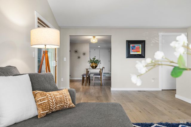 621 W Broadway Ave, Meridian, ID 83642