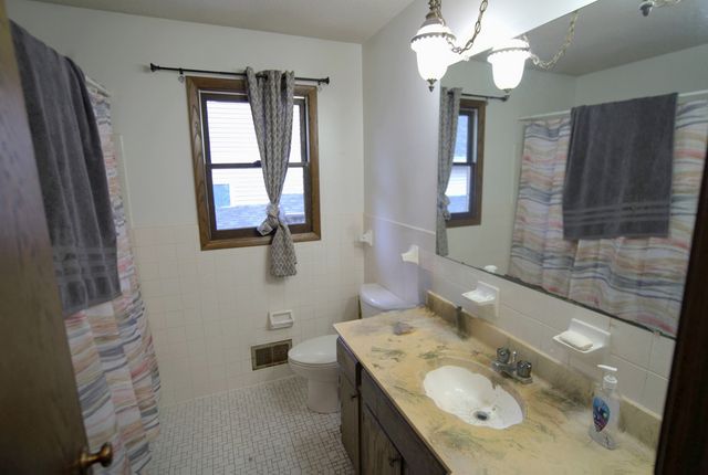 251 20th Avenue N, Hopkins, MN 55343