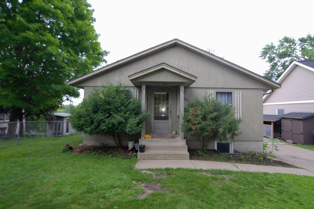 251 20th Avenue N, Hopkins, MN 55343