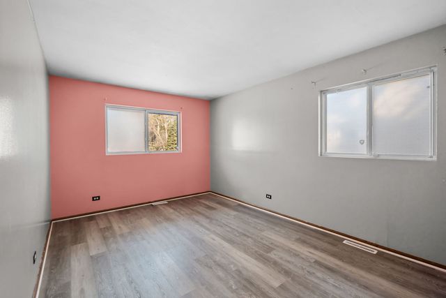 18945 W Old Plank Road, Grayslake, IL 60030