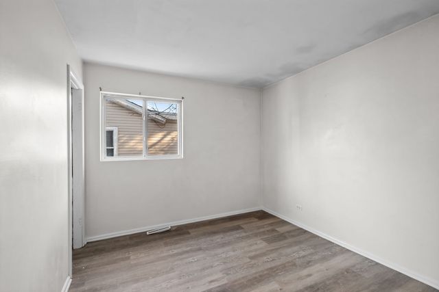 18945 W Old Plank Road, Grayslake, IL 60030