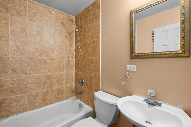 18945 W Old Plank Road, Grayslake, IL 60030