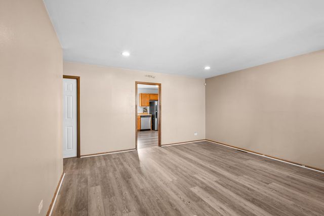 18945 W Old Plank Road, Grayslake, IL 60030