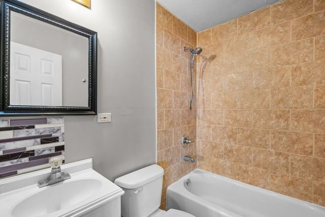 18945 W Old Plank Road, Grayslake, IL 60030