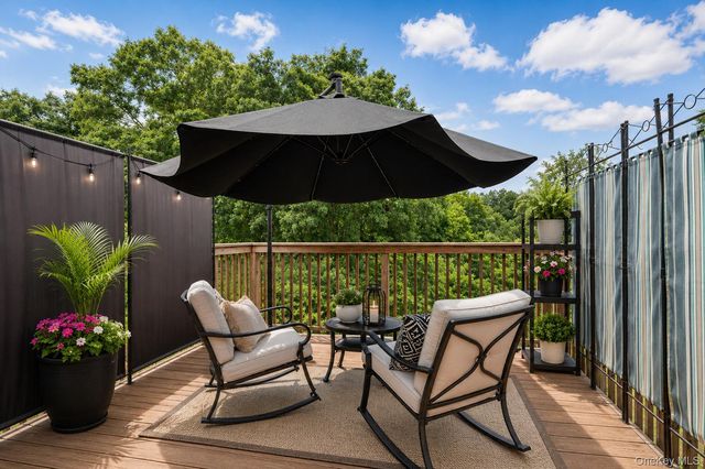 190 Lake Pointe Circle 190, Middle Island, NY 11953