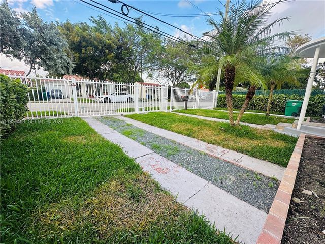 3052 SW 6th St, Miami, FL 33135