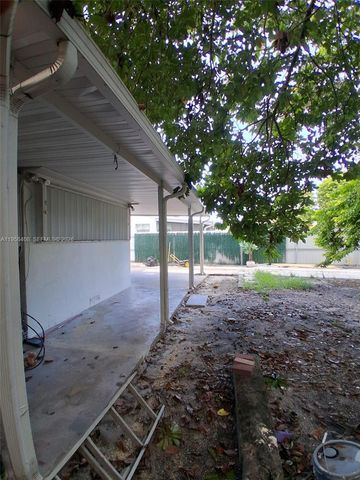 3052 SW 6th St, Miami, FL 33135