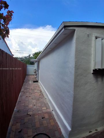 3052 SW 6th St, Miami, FL 33135