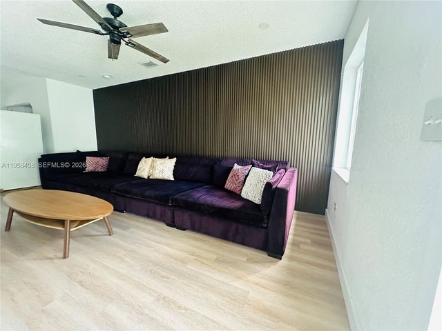 3052 SW 6th St, Miami, FL 33135