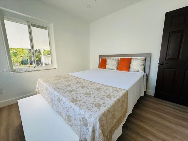 3052 SW 6th St, Miami, FL 33135