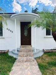 3052 SW 6th St, Miami, FL 33135