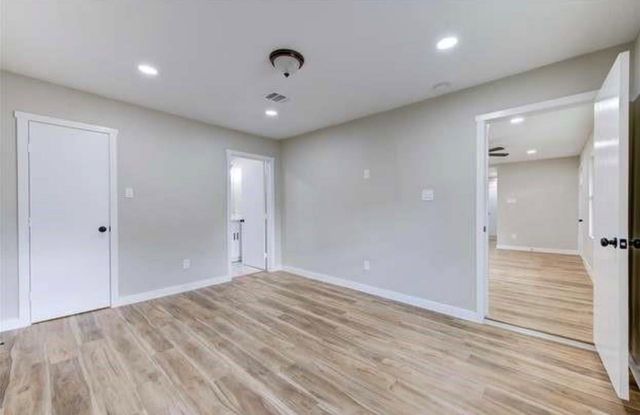 5611 Doulton Drive Drive, Houston, TX 77033