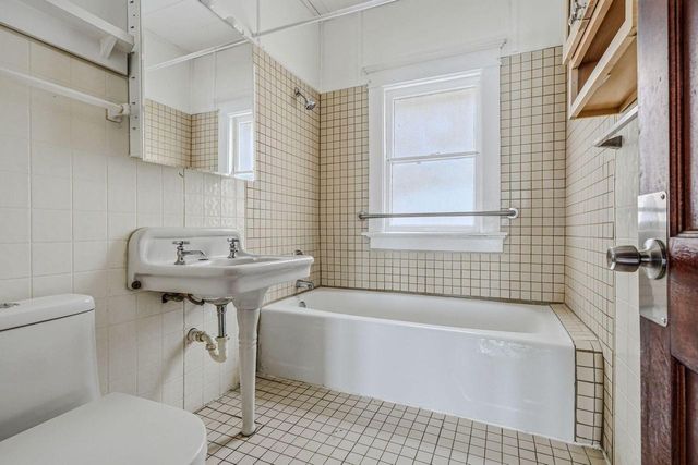 2180 N 51st STREET, Milwaukee, WI 53208