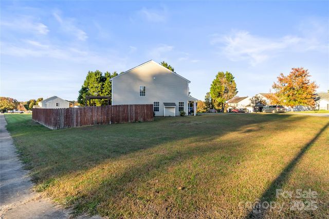 805 River Trail Road, Lowell, NC 28098