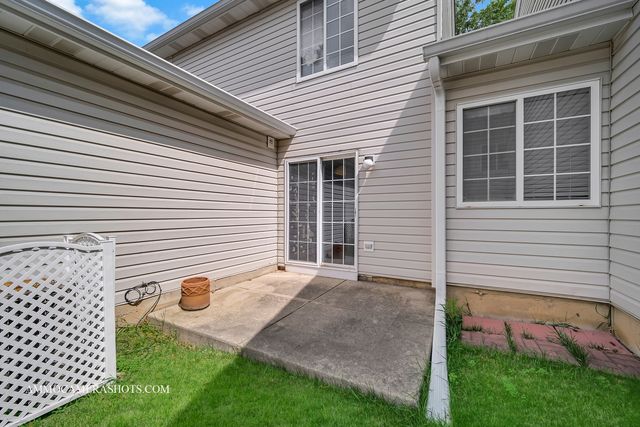 203 E Victoria Circle 203, North Aurora, IL 60542