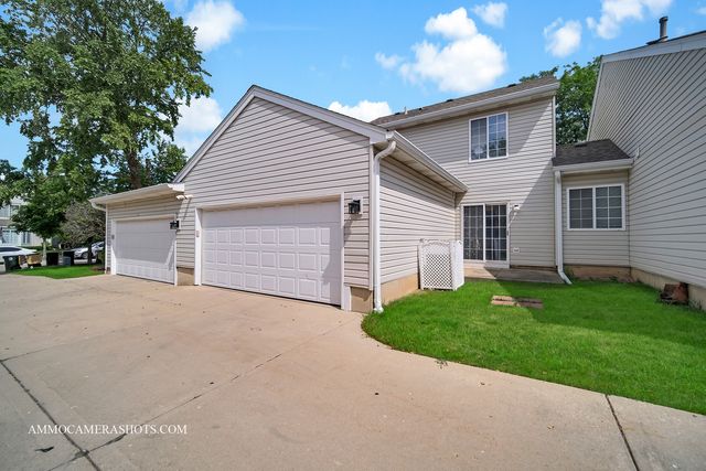 203 E Victoria Circle 203, North Aurora, IL 60542