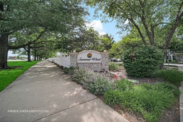 203 E Victoria Circle 203, North Aurora, IL 60542