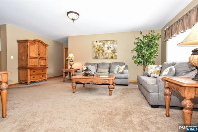 31 Smith Street, Waldwick, NJ 07463