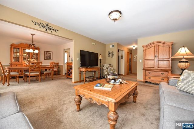 31 Smith Street, Waldwick, NJ 07463