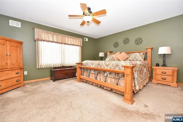 31 Smith Street, Waldwick, NJ 07463