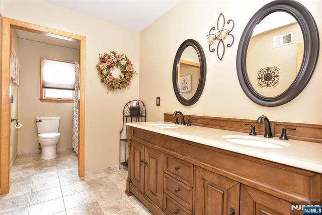 31 Smith Street, Waldwick, NJ 07463