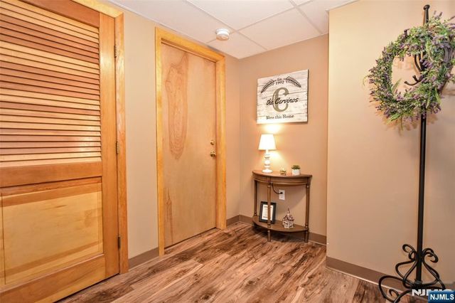 31 Smith Street, Waldwick, NJ 07463