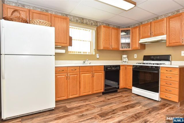 31 Smith Street, Waldwick, NJ 07463