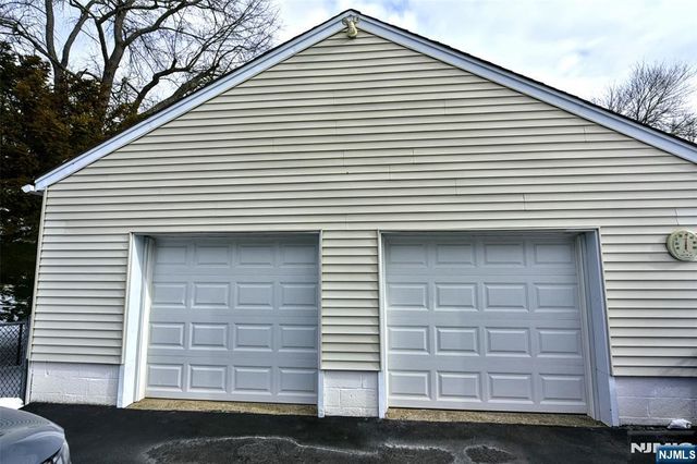 31 Smith Street, Waldwick, NJ 07463