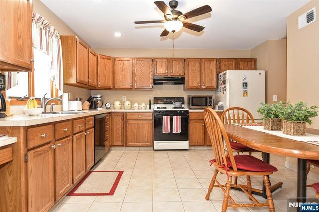 31 Smith Street, Waldwick, NJ 07463